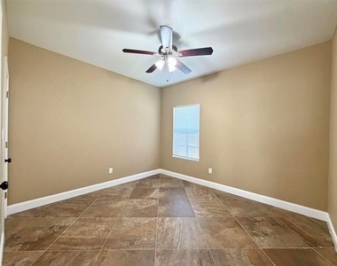 2850 Amber Avenue - Photo Thumbnail 19