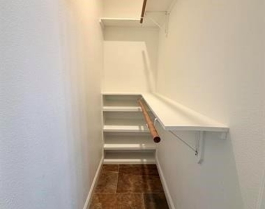 2850 Amber Avenue - Photo Thumbnail 14
