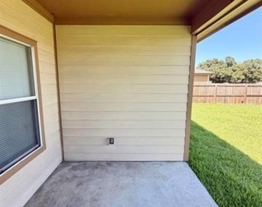 2850 Amber Avenue - Photo Thumbnail 37