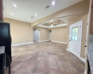 2850 Amber Avenue - Photo Thumbnail 2