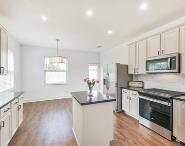 15203 Lake Powell Drive - Photo Thumbnail 7