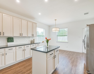 15203 Lake Powell Drive - Photo Thumbnail 9
