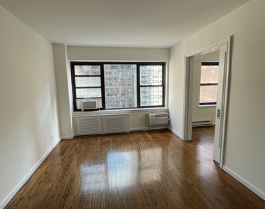 East 57 Street - Photo Thumbnail 1