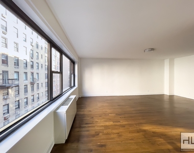 East 56 Street - Photo Thumbnail 3