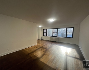 East 56 Street - Photo Thumbnail 2