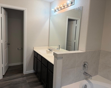 25419 Grotto Falls Lane - Photo Thumbnail 12