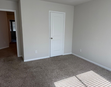 25419 Grotto Falls Lane - Photo Thumbnail 14