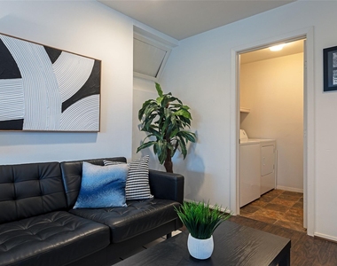 3314 Greenbriar Drive - Photo Thumbnail 1