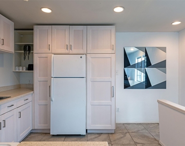 3314 Greenbriar Drive - Photo Thumbnail 5