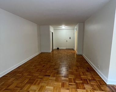East 55 Street - Photo Thumbnail 3