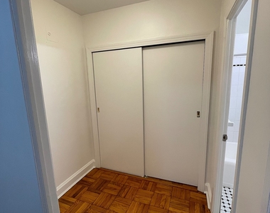East 55 Street - Photo Thumbnail 7