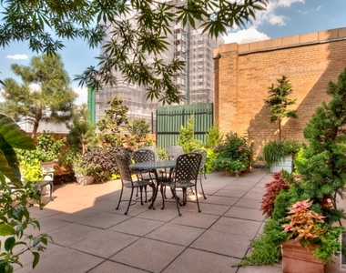 East 68 Street - Photo Thumbnail 6