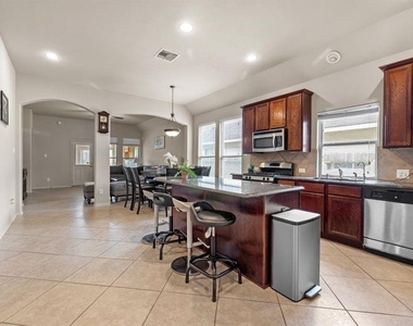12610 Redbud Villa Lane - Photo Thumbnail 6
