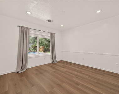 12619 Chriswood Drive - Photo Thumbnail 5