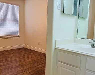 20210 Glen Burn Court - Photo Thumbnail 15