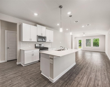 7002 Lauren Oak Drive - Photo Thumbnail 5