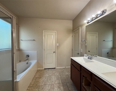 3443 Arrowhead Bay Lane - Photo Thumbnail 36