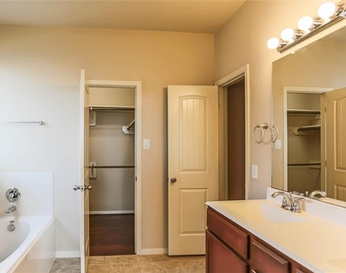 3443 Arrowhead Bay Lane - Photo Thumbnail 10