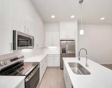 7330 Leighton Meadow Lane - Photo Thumbnail 10