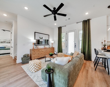 1601-120 Mustang Drive - Photo Thumbnail 3