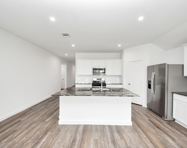 8614 Shumard Oak Drive - Photo Thumbnail 9