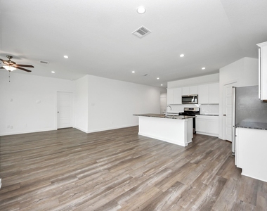 8614 Shumard Oak Drive - Photo Thumbnail 16