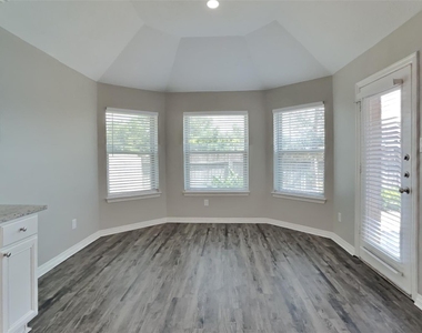 8227 Sports Haven Drive - Photo Thumbnail 4