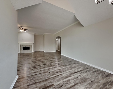 8227 Sports Haven Drive - Photo Thumbnail 5