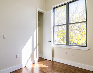 565 Evergreen Avenue - Photo Thumbnail 7