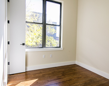 565 Evergreen Avenue - Photo Thumbnail 6