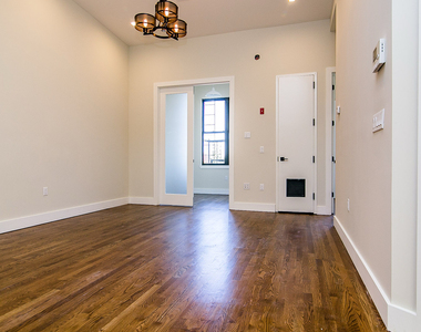 565 Evergreen Avenue - Photo Thumbnail 2