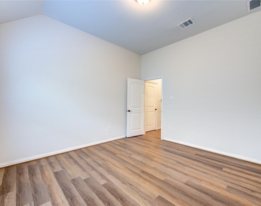 101 Sunray Creek Drive - Photo Thumbnail 19