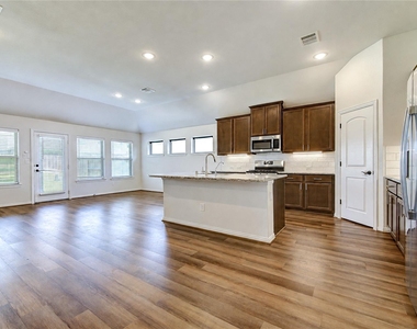 101 Sunray Creek Drive - Photo Thumbnail 14