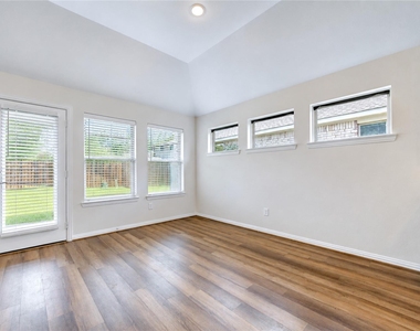 101 Sunray Creek Drive - Photo Thumbnail 9