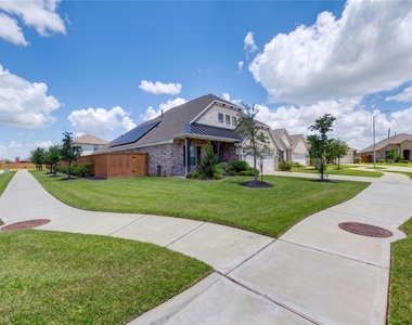 101 Sunray Creek Drive - Photo Thumbnail 44