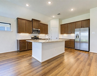 101 Sunray Creek Drive - Photo Thumbnail 6