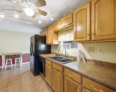 7505 Fairlane Avenue - Photo Thumbnail 6