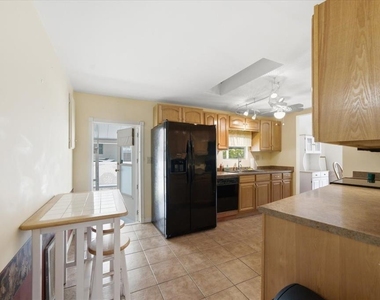 7505 Fairlane Avenue - Photo Thumbnail 13