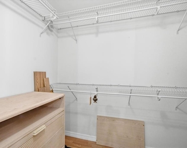 7505 Fairlane Avenue - Photo Thumbnail 31