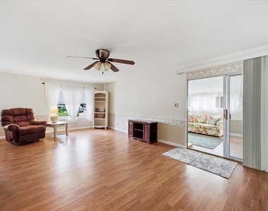 7505 Fairlane Avenue - Photo Thumbnail 15