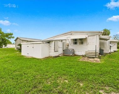 7505 Fairlane Avenue - Photo Thumbnail 45