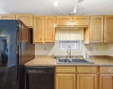 7505 Fairlane Avenue - Photo Thumbnail 7