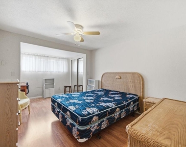 7505 Fairlane Avenue - Photo Thumbnail 32