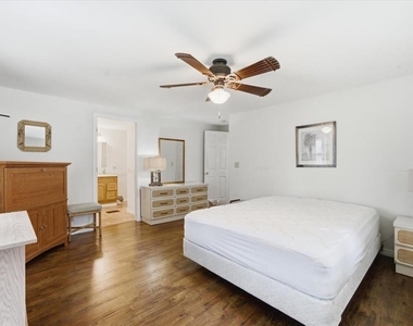7505 Fairlane Avenue - Photo Thumbnail 28