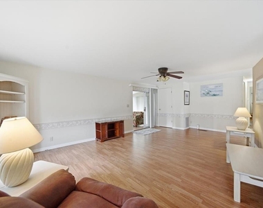 7505 Fairlane Avenue - Photo Thumbnail 16
