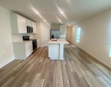 11511 Memorial Drive - Photo Thumbnail 2