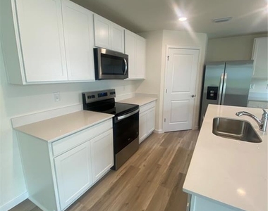 11511 Memorial Drive - Photo Thumbnail 4