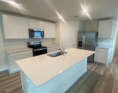 11511 Memorial Drive - Photo Thumbnail 3