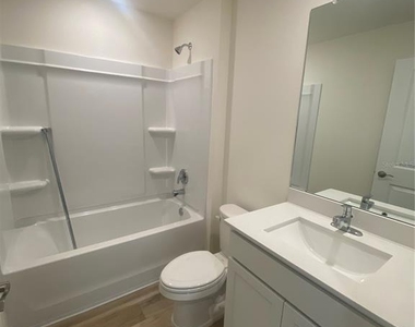 11511 Memorial Drive - Photo Thumbnail 10