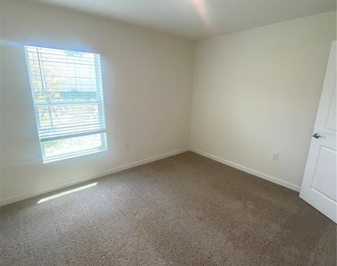 11511 Memorial Drive - Photo Thumbnail 11